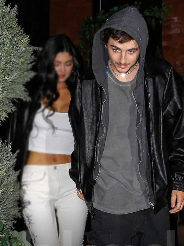 Knicks Playoff Courtside Date Timoth e Chalamet Black Jacket Second